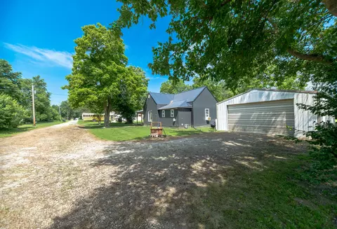 Exterior - 30663 E Press St, Excello, MO 65247 photo 10 of 11
