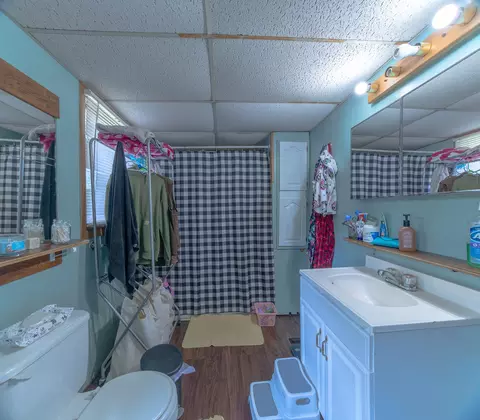 Bath - 30663 E Press St, Excello, MO 65247 photo 2 of 2
