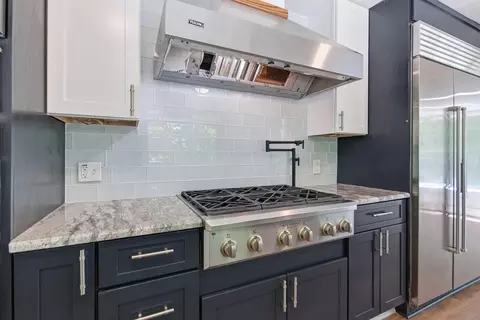 Kitchen - 1022 Timberline Rd, Moberly, MO 65270 photo 4 of 8