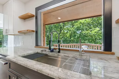 Kitchen - 1022 Timberline Rd, Moberly, MO 65270 photo 5 of 8