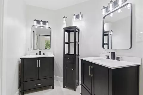 Bath - 1022 Timberline Rd, Moberly, MO 65270 photo 2 of 17