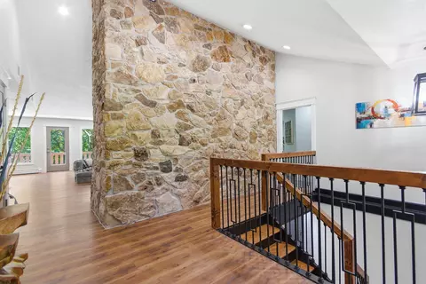 Entry Way - 1022 Timberline Rd, Moberly, MO 65270 photo 5 of 21