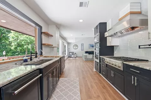 Kitchen - 1022 Timberline Rd, Moberly, MO 65270 photo 6 of 8