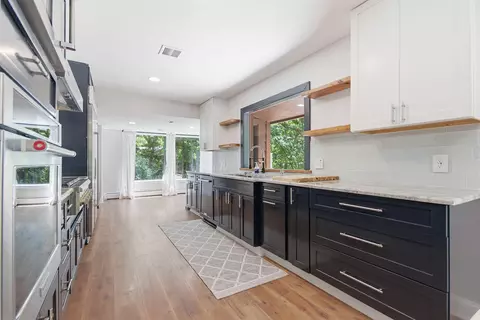 Kitchen - 1022 Timberline Rd, Moberly, MO 65270 photo 2 of 8