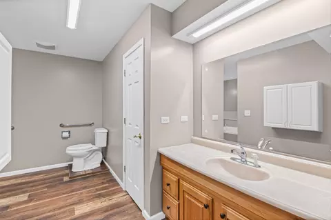 Bath - 215 W 217 W 2nd St, Fulton, MO 65251 photo 2 of 3