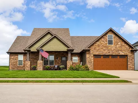 947 Lockport Dr, Centralia, MO 65240