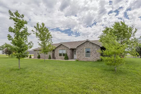 9566 County Road 371, New Bloomfield, MO 65063