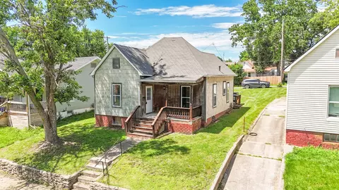 1055 Bond St, Moberly, MO 65270