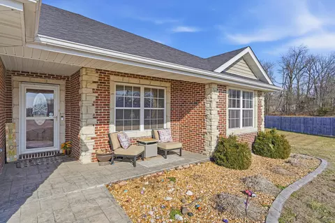 Exterior - 140 Sommer Ct, Holts Summit, MO 65043 photo 1 of 5