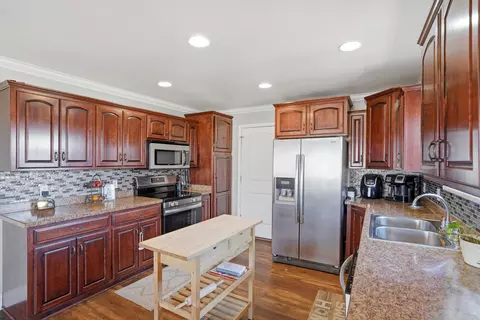Kitchen - 140 Sommer Ct, Holts Summit, MO 65043 photo 2 of 4