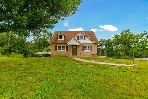 156 Bank Rd, Loose Creek, MO 65054