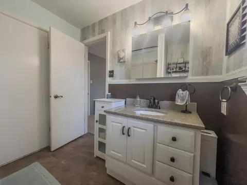 Bath - 130 Angel Ln, Holts Summit, MO 65043 photo 3 of 4