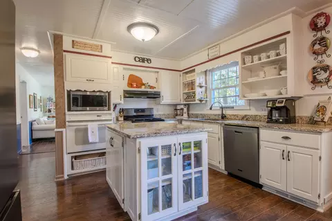 Kitchen - 130 Angel Ln, Holts Summit, MO 65043 photo 2 of 4