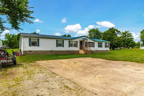 204 Eastwood Ave, Higbee, MO 65257