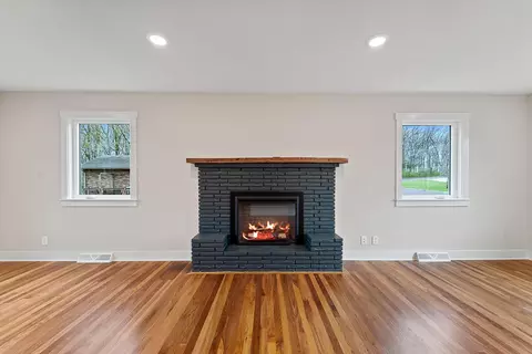 Living - 5 Longfellow Ln, Columbia, MO 65203 photo 3 of 6