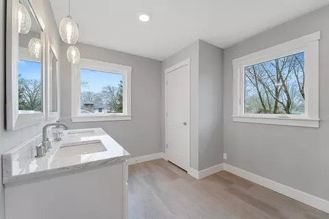 Bath - 5 Longfellow Ln, Columbia, MO 65203 photo 2 of 6