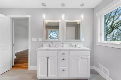 Bath - 5 Longfellow Ln, Columbia, MO 65203 photo 1 of 6