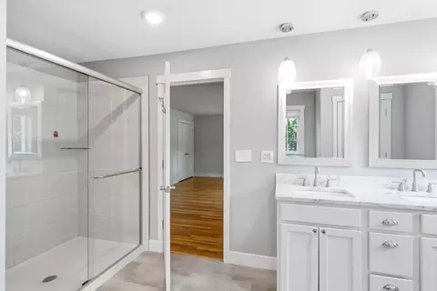 Bath - 5 Longfellow Ln, Columbia, MO 65203 photo 6 of 6