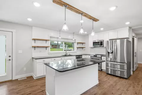 Kitchen - 5 Longfellow Ln, Columbia, MO 65203 photo 4 of 5