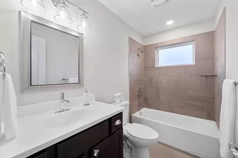 Bath - 5 Longfellow Ln, Columbia, MO 65203 photo 5 of 6