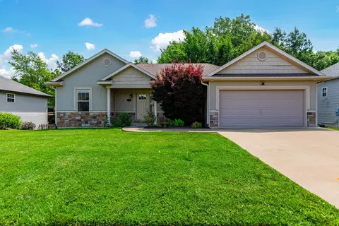 2600 Quartz Ln, Columbia, MO 65202