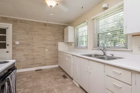 Kitchen - 804 E Lakeview St, Centralia, MO 65240 photo 1 of 3