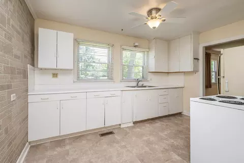 Kitchen - 804 E Lakeview St, Centralia, MO 65240 photo 2 of 3