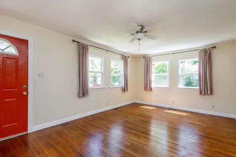 Living - 804 E Lakeview St, Centralia, MO 65240 photo 2 of 4