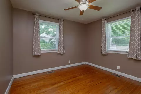 Bedroom - 804 E Lakeview St, Centralia, MO 65240 photo 1 of 4