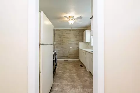 Entry Way - 804 E Lakeview St, Centralia, MO 65240 photo 1 of 1