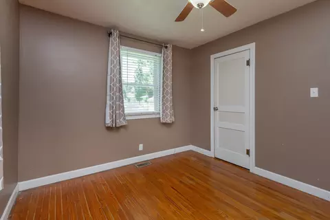 Bedroom - 804 E Lakeview St, Centralia, MO 65240 photo 2 of 4
