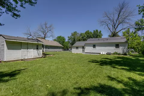 Exterior - 804 E Lakeview St, Centralia, MO 65240 photo 3 of 5