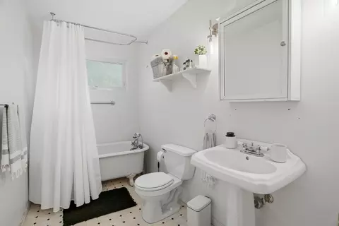 Bath - 13221 E Remie Rd, Centralia, MO 65240 photo 7 of 8