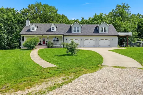 13221 E Remie Rd, Centralia, MO 65240