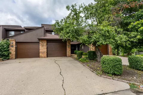 2200 Bushnell Dr #B, Columbia, MO 65201