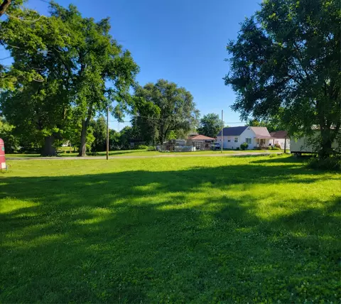 108 W 4th St, Macon, MO 63552