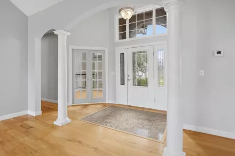 Entry Way - 504 Eagle Lake Dr, Ashland, MO 65010 photo 2 of 3