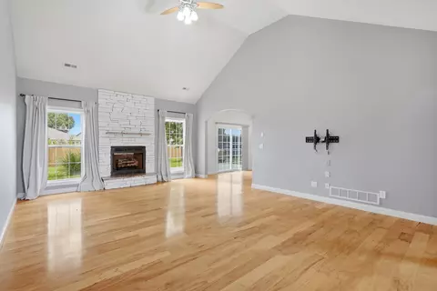 Living - 504 Eagle Lake Dr, Ashland, MO 65010 photo 3 of 4