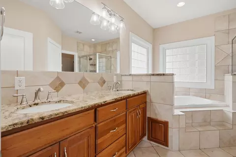 Bath - 504 Eagle Lake Dr, Ashland, MO 65010 photo 1 of 4