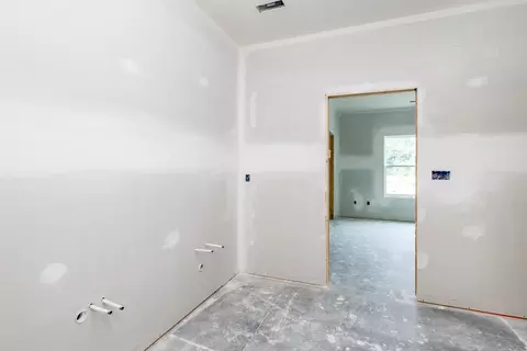 Entry Way - 950 E Mchatton, Sturgeon, MO 65284 photo 2 of 5