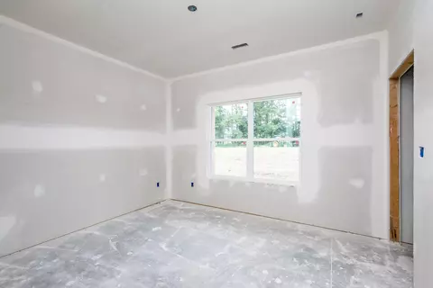 Bedroom - 950 E Mchatton, Sturgeon, MO 65284 photo 2 of 5