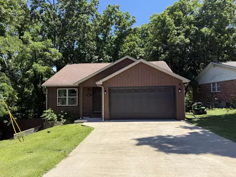 1400 Marbrooke Dr, Fulton, MO 65251