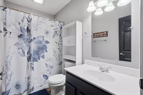 Bath - 1400 Marbrooke Dr, Fulton, MO 65251 photo 2 of 2