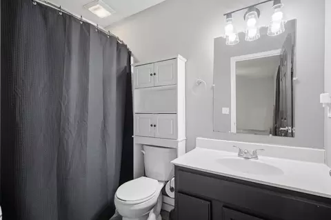 Bath - 1400 Marbrooke Dr, Fulton, MO 65251 photo 1 of 2