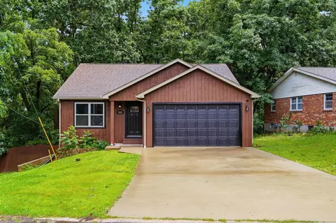 1400 Marbrooke Dr, Fulton, MO 65251
