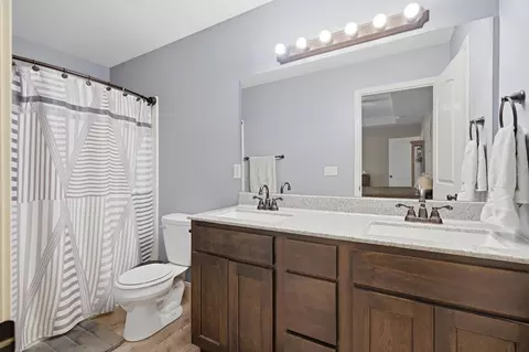 Bath - 520 Logan Pl, Fulton, MO 65251 photo 1 of 2