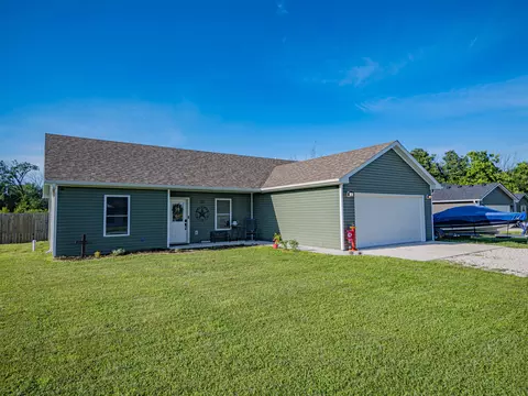33 Andy Ct, Clark, MO 65243