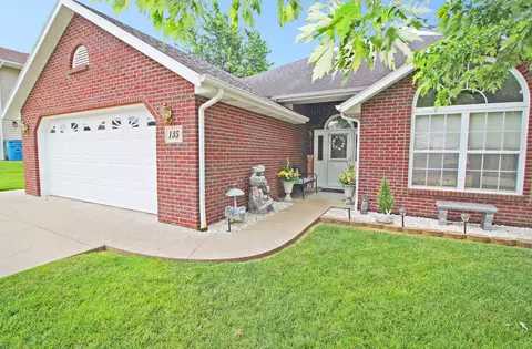135 Spring Ave, Holts Summit, MO 65043