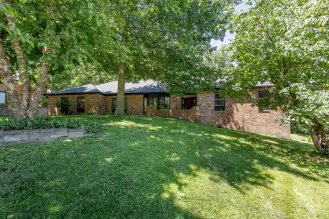 320 Fox Creek Rd, Jefferson City, MO 65109