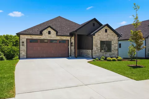 5208 Whisper Dr, Columbia, MO 65203